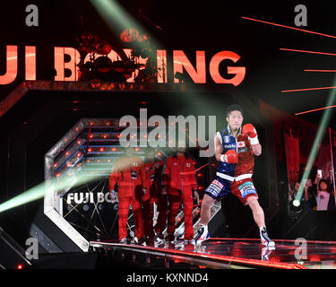 Kanagawa, Giappone. 30 Dic, 2017. (R-L) Takuma Inoue (JPN), Shingo Inoue, Koji Matsumoto, Hideyuki Ohashi Boxe : Takuma Inoue del Giappone entra l'anello prima del 10R 54.0kg peso bout a Yokohama Palestra culturale di Kanagawa, Giappone . Credito: Hiroaki Yamaguchi/AFLO/Alamy Live News Foto Stock