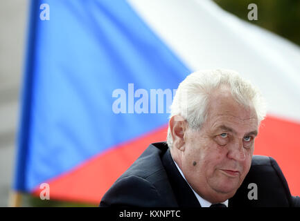 Kunin, Repubblica Ceca. 24Sep, 2015. ***FILE FOTO*** Presidente Ceco Zeman visite Kunin, Repubblica Ceca, il 24 settembre 2015. Credito: Jaroslav Ozana/CTK foto/Alamy Live News Foto Stock