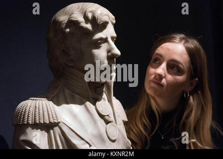 London, Londra, Regno Unito. Xi gen, 2018. London News Foto. 11/01/2018. Londra, Regno Unito. Dopo un busto modello nazionale britannico di eroe e leggenda Signore Horation Nelson (1800) da Matthias Ranson con una stima di â€18.000-Â£25.000. Credito: ZUMA Press, Inc./Alamy Live News Foto Stock