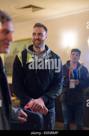 Nazionale Tedesca portiere di pallamano Andreas Wolff arriva presso il team hotel a Zagabria in Croazia, 11 gennaio 2018. La tedesca di handball team nazionale viene incontro Montenegro nella sua prima partita durante la pallamano Campionati Europei il 13 gennaio 2018. Foto: Monika Skolimowska/dpa-Zentralbild/dpa Foto Stock