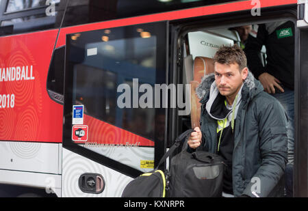 Testa tedesco coach Christian Prokop arriva presso il team hotel a Zagabria in Croazia, 11 gennaio 2018. La tedesca di handball team nazionale viene incontro Montenegro nella sua prima partita durante la pallamano Campionati Europei il 13 gennaio 2018. Foto: Monika Skolimowska/dpa-Zentralbild/dpa Foto Stock