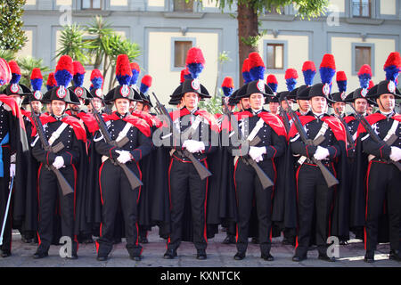 Napoli, Italia. Xi gen, 2018. Napoli: modifica nella parte superiore della ''Ogaden'' Carabinieri Inter-Regional Command.questa mattina si è svolta a Napoli la cerimonia della rotazione del Comandante Carabinieri ''Ogaden''.In generale dell'Esercito Giovanni Nistri, Comandante del vertice dal 6 aprile 2016, il paratroop Vittorio Tomasone prende il sopravvento. Nistri generale foglie, dopo 21 mesi, il comando interregionale come designato ad assumere, nel giro di pochi giorni, la posizione del Comandante Generale dell'arma. Credito: Fabio Sasso/ZUMA filo/Alamy Live News Foto Stock