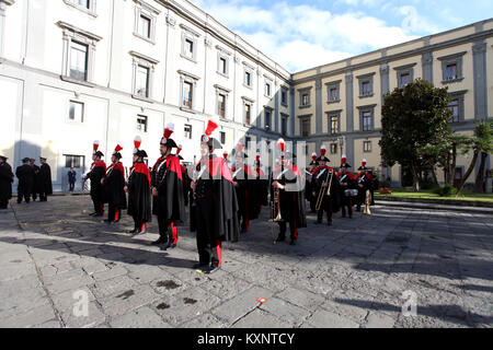 Napoli, Italia. Xi gen, 2018. Napoli: modifica nella parte superiore della ''Ogaden'' Carabinieri Inter-Regional Command.questa mattina si è svolta a Napoli la cerimonia della rotazione del Comandante Carabinieri ''Ogaden''.In generale dell'Esercito Giovanni Nistri, Comandante del vertice dal 6 aprile 2016, il paratroop Vittorio Tomasone prende il sopravvento. Nistri generale foglie, dopo 21 mesi, il comando interregionale come designato ad assumere, nel giro di pochi giorni, la posizione del Comandante Generale dell'arma. Credito: Fabio Sasso/ZUMA filo/Alamy Live News Foto Stock