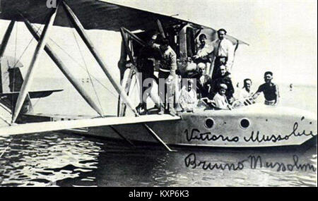 Bruno e Vittorio Mussolini sullâ idrovolante, Riccione 1932 Foto Stock