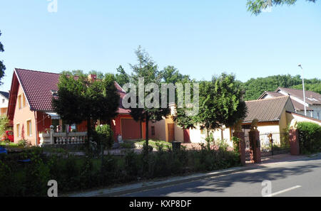 Fotografia storica di Bolesławiec, Polonia, che mette in risalto l'architettura della città, le strade e le tradizioni della ceramica Foto Stock
