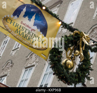 SALISBURGO, AUSTRIA - 05 DICEMBRE 2017: Cartello di benvenuto per il mercato di Natale di Salisburgo (Salzburger Christkindlmarkt) Foto Stock