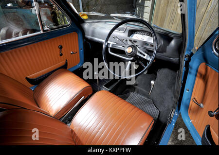 1970 Fiat 500L italiano classico popoli auto Foto Stock