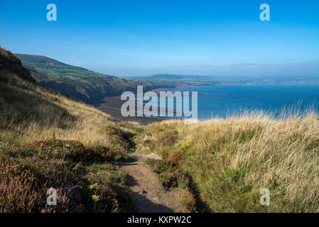 Splendida costa a Ravenscar affacciato su Robin Hood's Bay, North Yorkshire, Inghilterra. Foto Stock