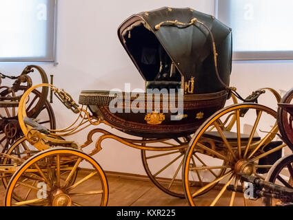 Fairytale orante oro carro trainato da cavalli utilizzati dalla monarchia asburgica, imperiali Museo delle Carrozze, Schönbrunn, Vienna, Austria, Europa Foto Stock