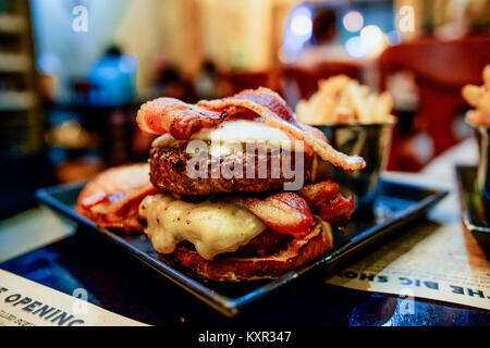 Succose carni bovine burger @a Saigon, Vietnam Foto Stock