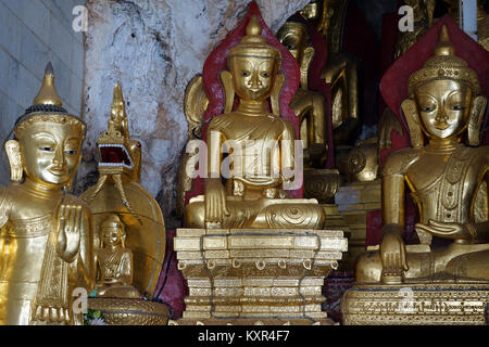 PINDAYA, MYANMAR - circa aprile 2017 Buddha nelle grotte di Pindaya Foto Stock