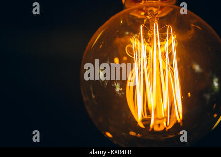 Lampadina luce closeup vintage stile retrò con spazio per il testo Foto Stock