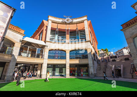 AVEIRO, Portogallo - Luglio 02: Il Forum è un grande centro commerciale sulla luglio 02, 2014 in Aveiro, Portogallo Foto Stock