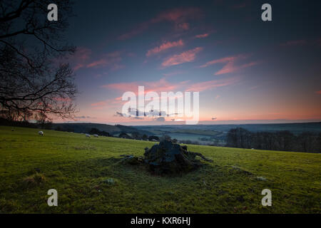 Tramonto in inverno vista dal South Downs vicino alla vecchia Winchester Hill - un Iron Age Fort - verso Southampton Foto Stock