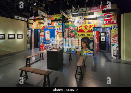 SINGAPORE - Ottobre 17, 2014: all'interno del Museo Nazionale di Singapore. Esso è il più antico museo di Singapore. Foto Stock