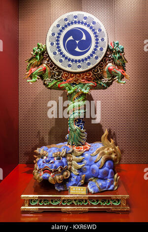 SINGAPORE - Ottobre 16, 2014: all'interno del Dente del Buddha reliquia Tempio. Si tratta di un tempio buddista situato nel quartiere Chinatown di Singapore. Foto Stock