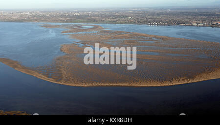 Vista aerea del fango appartamenti nella Mersey estuario, vicino a Liverpool, Regno Unito Foto Stock