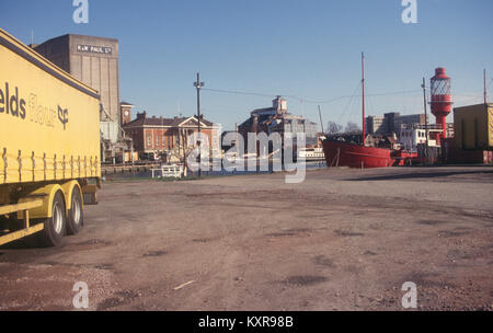 Il cambiamento di uso del suolo disindustrializzazione nella darsena del Port Harbour area, Ipswich, Suffolk, Inghilterra, Regno Unito degli anni novanta 29 Marzo 1994 Foto Stock