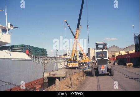 Il cambiamento di uso del suolo disindustrializzazione nella darsena del Port Harbour area, Ipswich, Suffolk, Inghilterra, Regno Unito degli anni novanta 29 Marzo 1994 Foto Stock