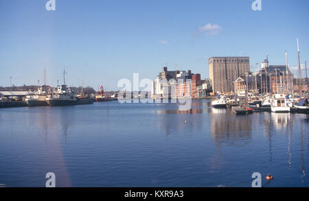 Il cambiamento di uso del suolo disindustrializzazione nella darsena del Port Harbour area, Ipswich, Suffolk, Inghilterra, Regno Unito degli anni novanta 29 Marzo 1994 Foto Stock