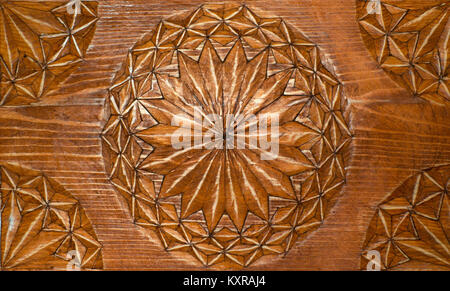 Background: vecchio in legno intagliato pannello decorativo a mano Foto Stock