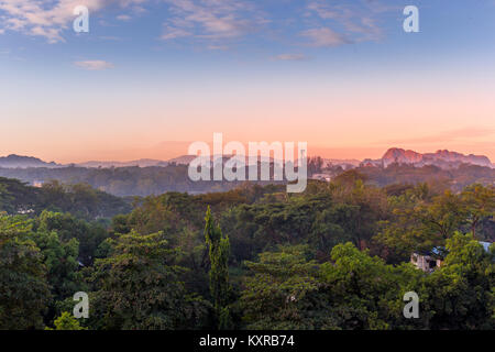 Paesaggio tranquillo intorno a un Hpa, Myanmar Foto Stock