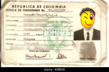 La prima generazione della Cédula de Ciudadanía colombiana era una carta d'identità nazionale ufficiale rilasciata ai cittadini, segnando uno sviluppo fondamentale del sistema di identificazione civile colombiano. Foto Stock