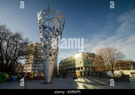 Piazza del Duomo è il centro geografico di Christchurch, Nuova Zelanda, dove la città cattedrale anglicana, la cattedrale di Christchurch si trova. Foto Stock