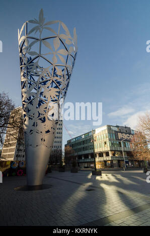 Piazza del Duomo è il centro geografico di Christchurch, Nuova Zelanda, dove la città cattedrale anglicana, la cattedrale di Christchurch si trova. Foto Stock