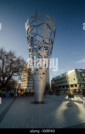 Piazza del Duomo è il centro geografico di Christchurch, Nuova Zelanda, dove la città cattedrale anglicana, la cattedrale di Christchurch si trova. Foto Stock