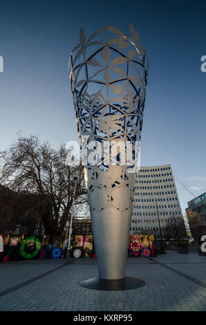 Piazza del Duomo è il centro geografico di Christchurch, Nuova Zelanda, dove la città cattedrale anglicana, la cattedrale di Christchurch si trova. Foto Stock