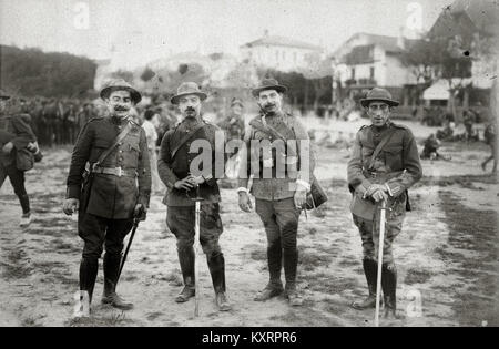 Concentración de tropas en la playa de Ondarreta con destino una guerra de África (4 de 8) - Fondo Car-Kutxa Fototeka Foto Stock