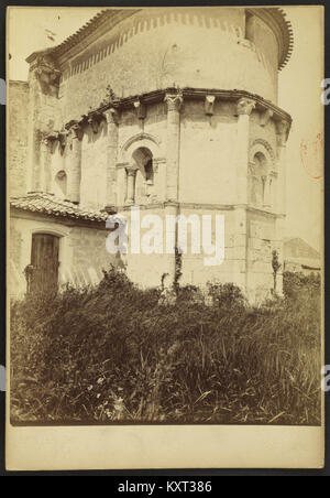 L'Église Saint-Pierre-ès-liens di Aubie-et-Espessas (Gironde) è una chiesa romanica risalente al XII secolo e protetta dall'elenco dei patrimoni dell'umanità PA00083116. Presenta un'abside con chevet sud-est e conserva un altare in pietra e un ritocco dedicato a San Pietro in legno e pietra. monumentum.fr+2pop.culture.gouv.fr+2 Foto Stock