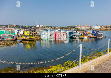 Pontile del Pescatore un colorato galleggiante home comunità in Victoria sull isola di Vancouver in British Columbia, Canada Foto Stock