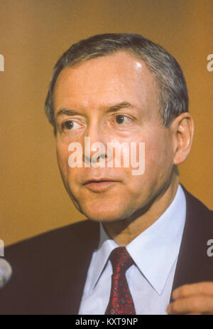 WASHINGTON, DC, Stati Uniti d'America - 18 Maggio 1992: U.S. Il senatore Orrin Hatch (R-Utah) durante la commissione finanze audizione su Capitol Hill. Foto Stock