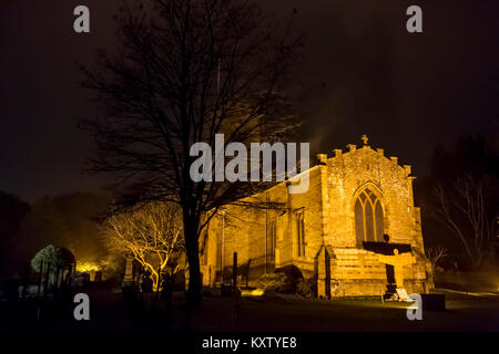 Chiesa di tutti i santi, Abington Park, Northampton presto la sera d'inverno. Foto Stock