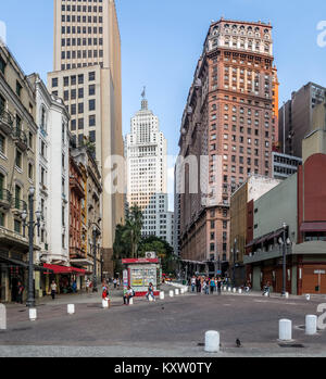 Il centro di Sao Paulo con il vecchio Banespa (Altino Arantes) e Martinelli edifici - Sao Paulo, Brasile Foto Stock