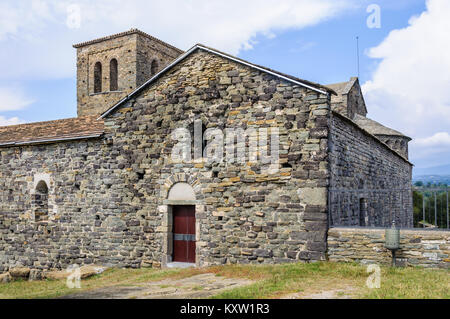 Sant Pere de Casseres monastero vicino la Sau Reservoir in Catalogna, Spagna Foto Stock