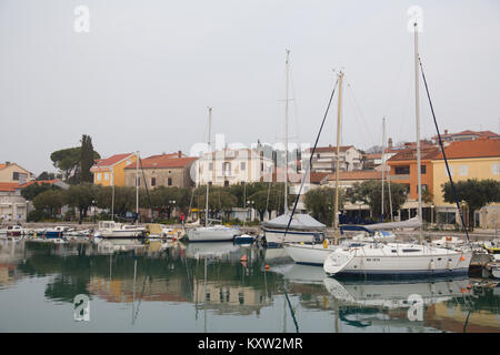 Malinska Città nella parte nord-occidentale dell'isola di Krk in Croazia Foto Stock