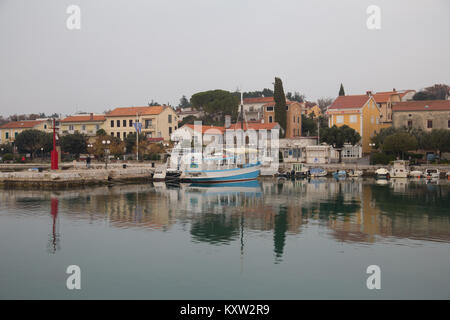 Malinska Città nella parte nord-occidentale dell'isola di Krk in Croazia Foto Stock
