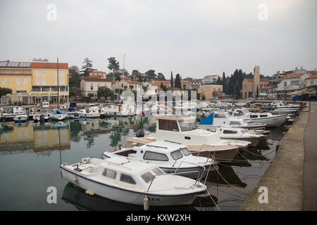 Malinska Città nella parte nord-occidentale dell'isola di Krk in Croazia Foto Stock