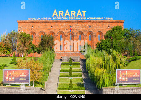 YEREVAN, Armenia - 29 settembre 2015: Yerevan Brandy Company "Ararat' è l'azienda leader dell'Armenia per la produzione di bevande alcoliche. Foto Stock