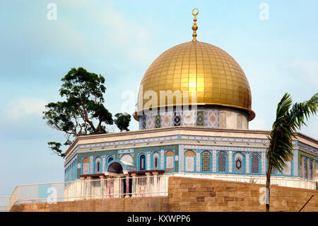 Modello in scala o la replica della Cupola della Roccia santuario islamico, Gerusalemme, alla civiltà islamica Theme Park (ICTP), Kuala Terengganu, Malaysia Foto Stock