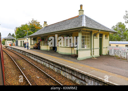 Glenfinnan stazione ferroviaria sulla West Highland Line, Glenfinnan, Highland Scozia, Regno Unito Foto Stock