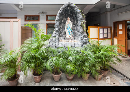 KOLKATA, India - 24 novembre 2015: Missionari di Charitys Madre Teresa House (sede) interni in Kolkata. Foto Stock