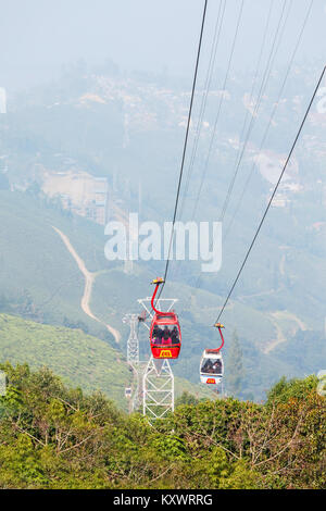 DARJEELING, India - 18 novembre 2015: Il Darjeeling Teleferica è una teleferica nella città di Darjeeling nello stato indiano del Bengala Occidentale Foto Stock