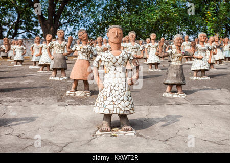 CHANDIGARH, India - 04 novembre 2015: sculture presso il Giardino di Pietra di Chandigarh è un giardino di sculture in chandigarh, India. Foto Stock