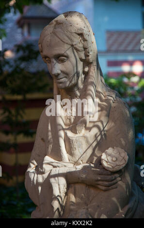 Statua di Infanta Maria Luisa di Spagna nel giardino del Palacio de Orleans-Borbón, di Sanlucar de Barrameda Foto Stock