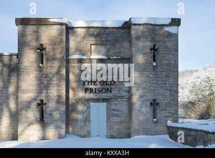 La Vecchia Prigione nella neve in dicembre. Northleach, Cotswolds, Gloucestershire, Inghilterra Foto Stock