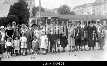 Fotografia etichettata "Fördovros" dall'archivio Fortepan che documenta una scena storica ungherese, catturando la vita locale e il contesto architettonico. Foto Stock